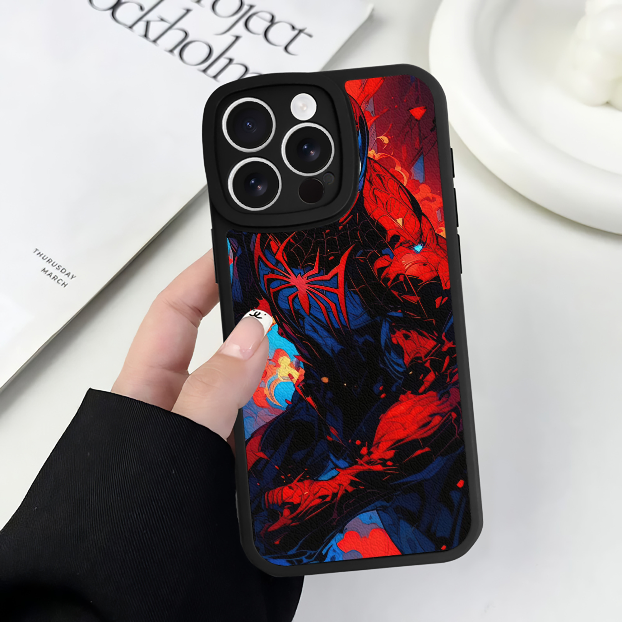 （画像用） Spider Man スパイダーマン 【iPhone 16シリーズ対応】シリコンスマホケース（レザー調） 材質：シリコン